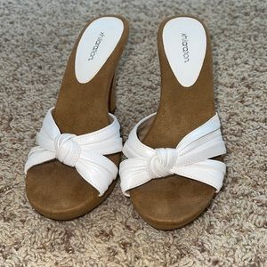 Women’s White Peep Toe Heeled Sandals - 6.5